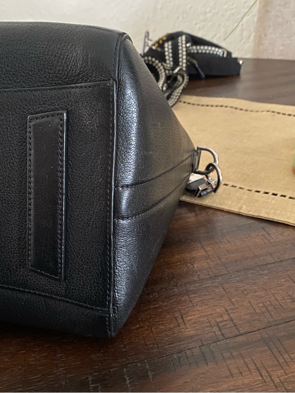Authentic Givenchy Antigona Medium - Picture 13 of 16